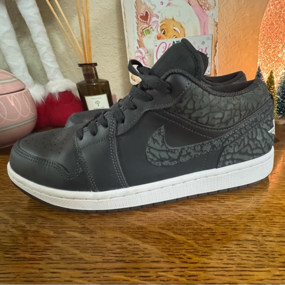 Men's Nike Jordan Low - like new